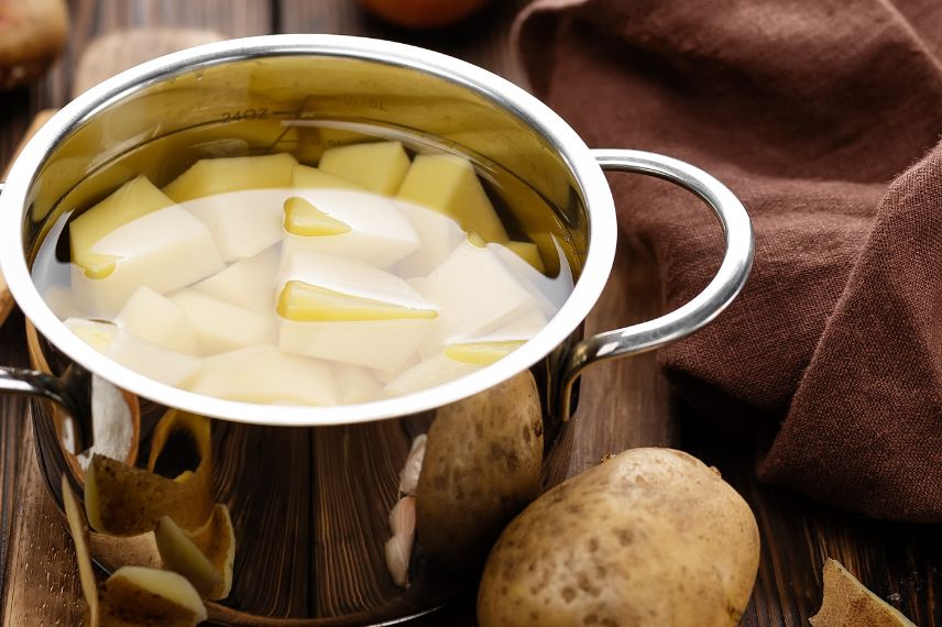 utiliser l'eau de cuisson des pommes de terre pour arroser les plantes