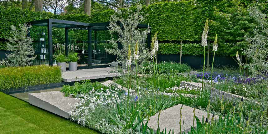 Jardin contemporain en blanc argenté