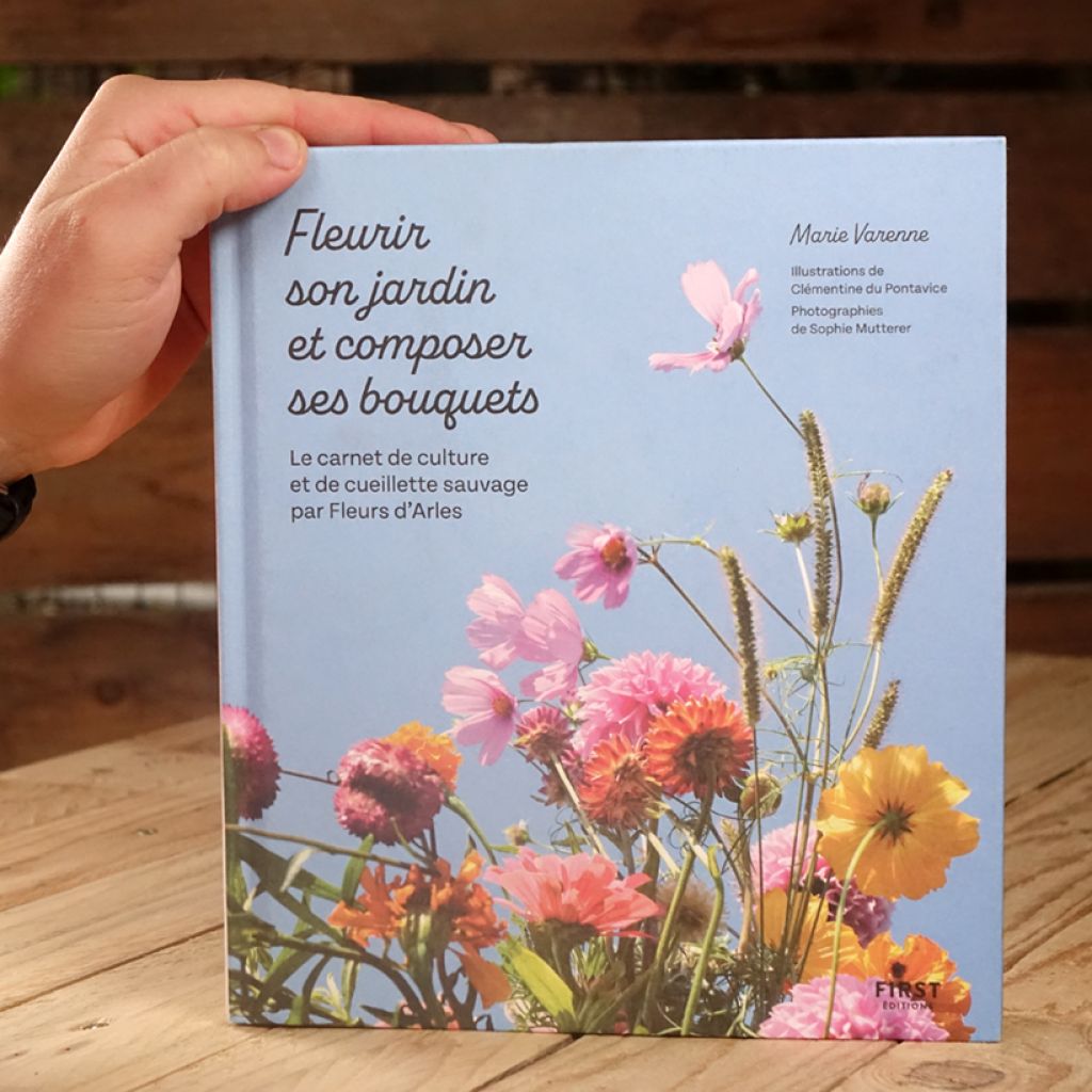 Fleurir son jardin et composer ses bouquets : le carnet de culture et de cueillette sauvage par Fleurs d'Arles